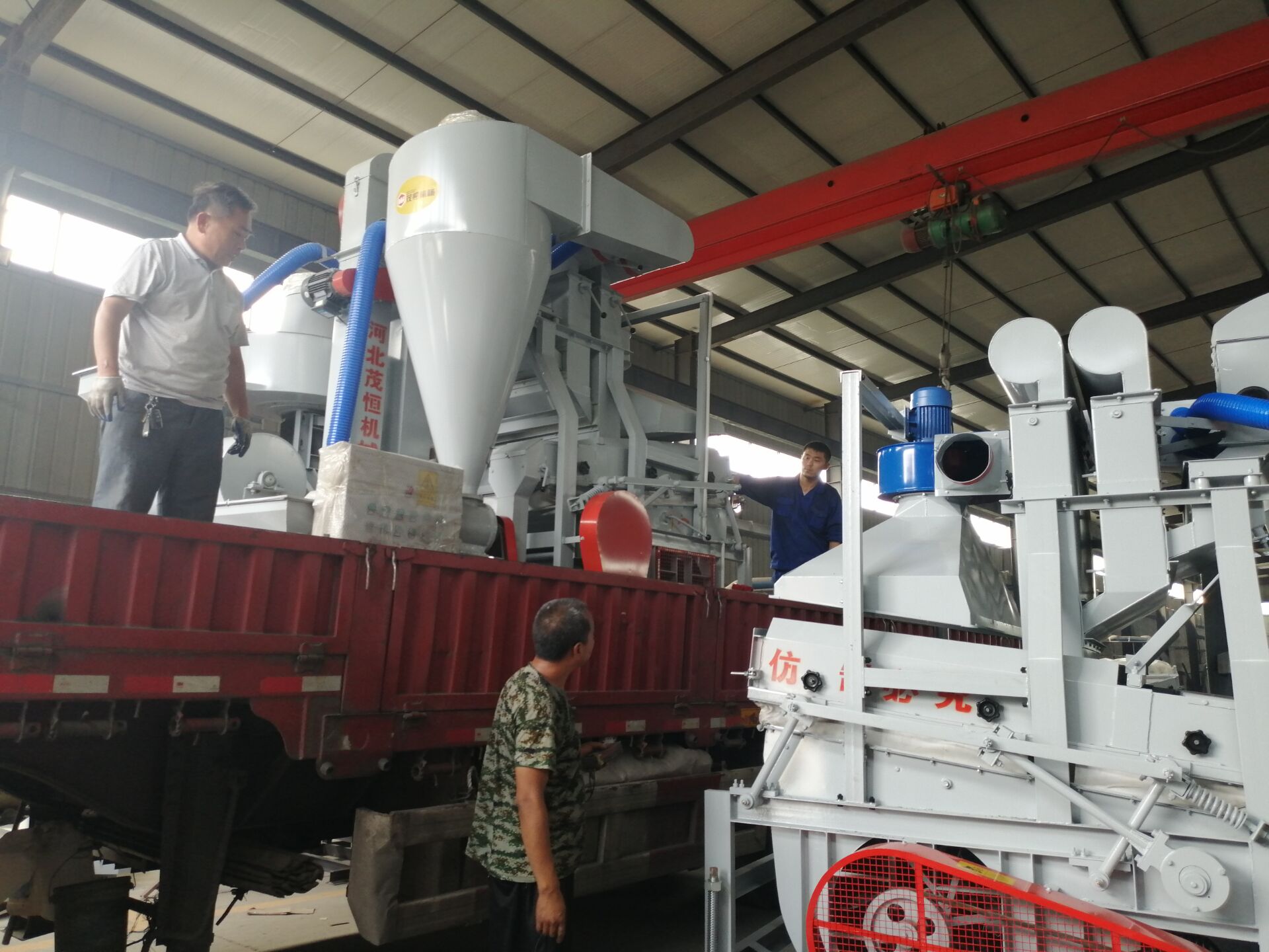 雙比重復(fù)式精選機(jī)，包裝機(jī)，除塵器裝車發(fā)貨