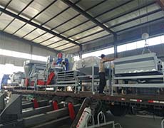 茂恒機(jī)械4臺(tái)復(fù)式精選機(jī)裝車發(fā)貨